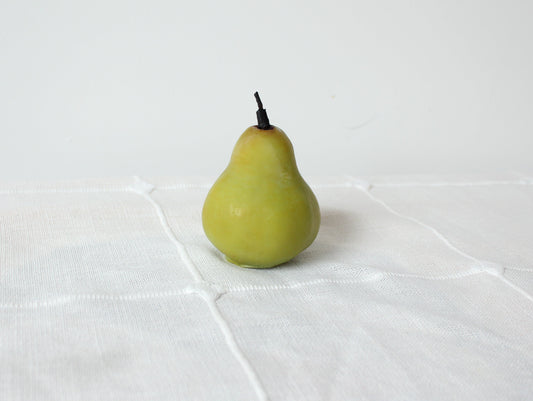 *IMPERFECT* BARTLETT GREEN PEAR BEESWAX CANDLE