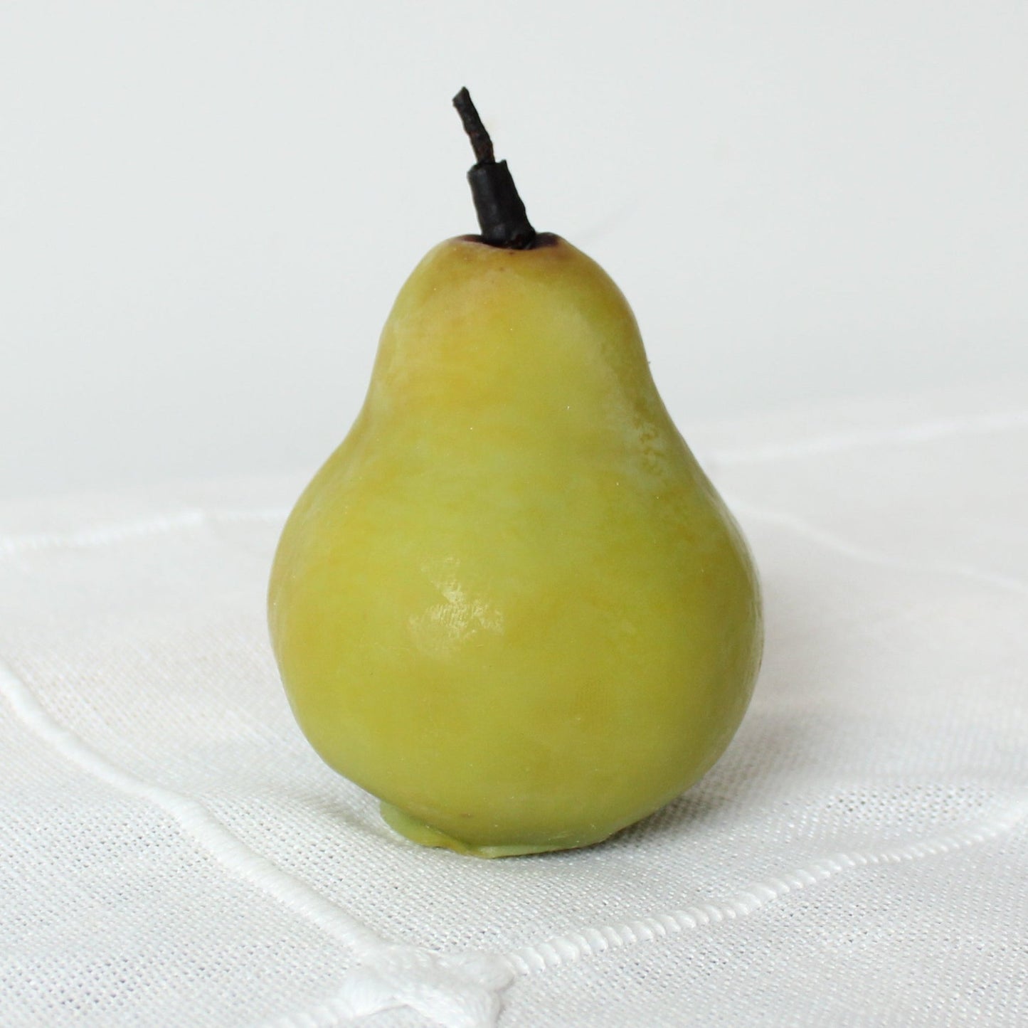 Bartlett Green Pear Beeswax Candle - Happy Organics