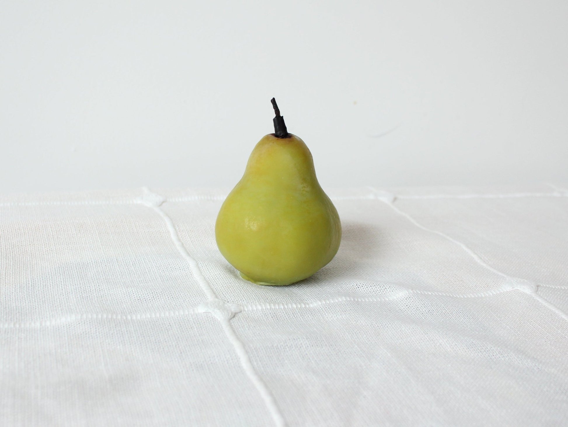 Bartlett Green Pear Beeswax Candle - Happy Organics