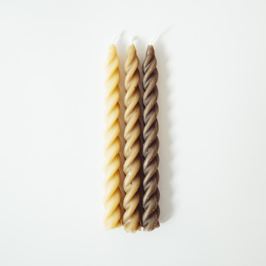 Beeswax Single Spiral Taper Candles, 12″ x 7/8″ base, pair